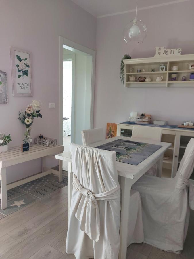 La Pineta - Delightful Small Apartment Near The City Center L'Aquila Exterior photo